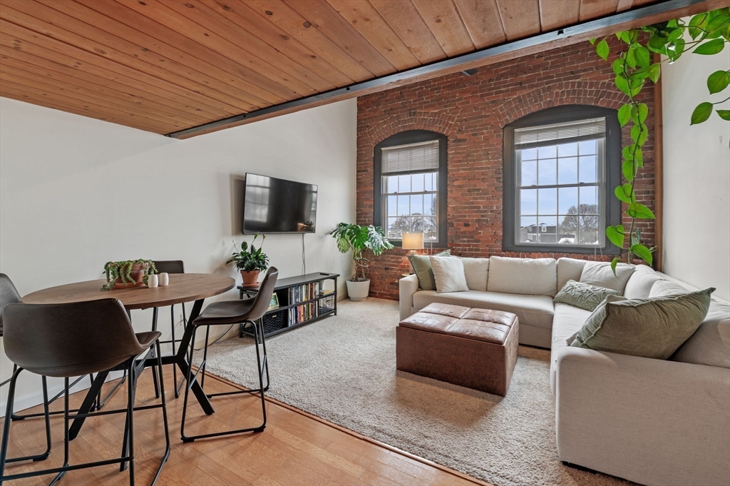 50 Rantoul Street, Unit 509 Beverly, MA 01915 - Photo 4 of 39