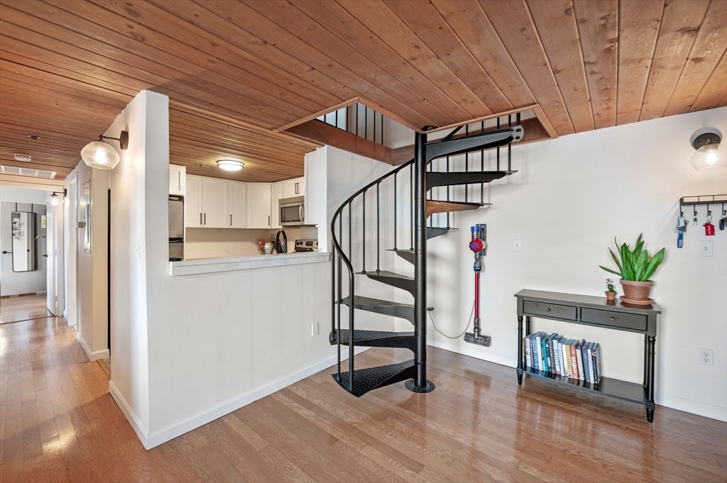 50 Rantoul Street, Unit 509 Beverly, MA 01915 - Photo 10 of 39