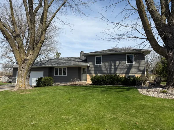 $289,899 | 107 Hague Avenue South, Hollandale, MN 56045