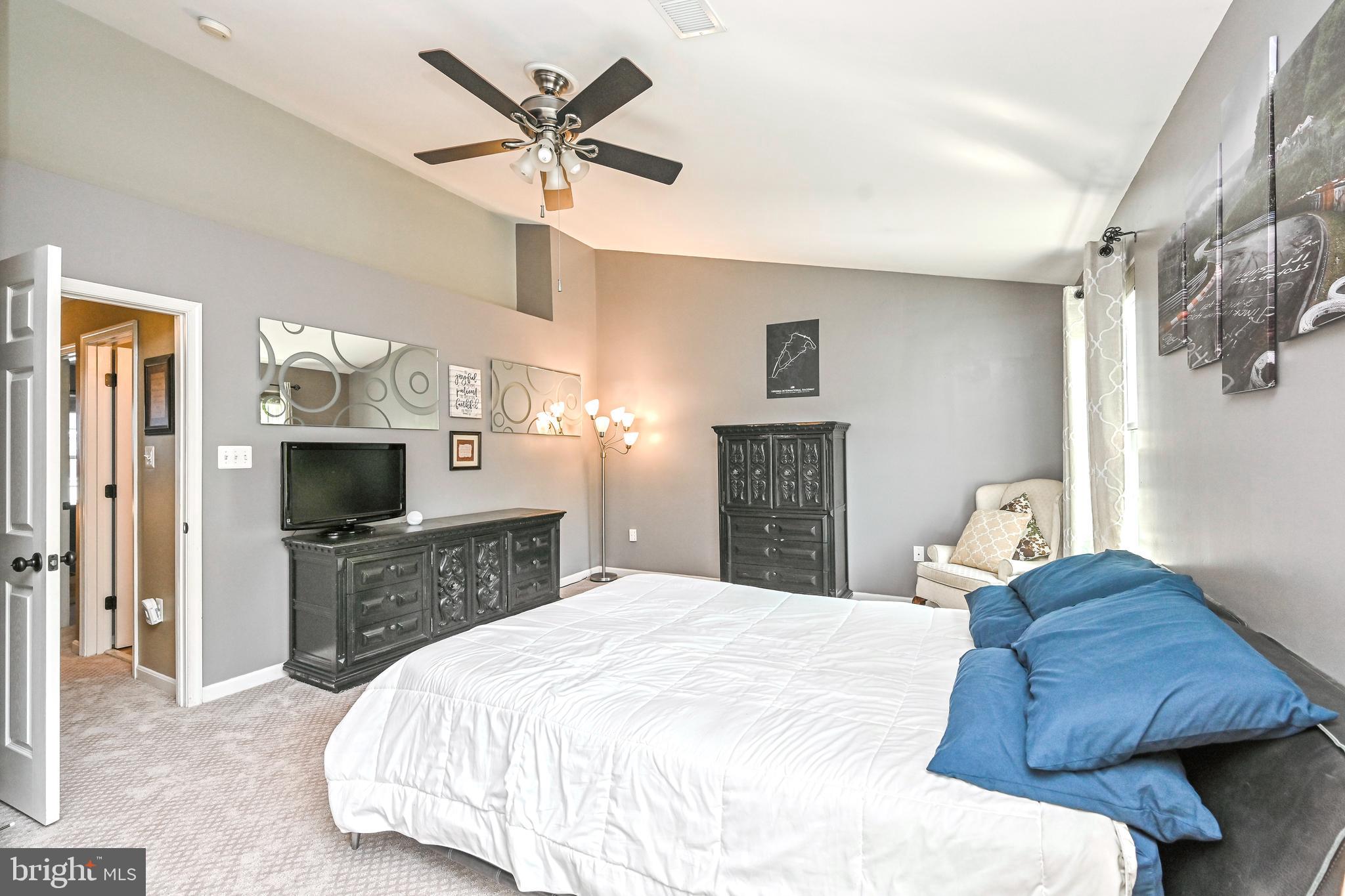 14340 Fallsmere Circle Gainesville, VA 20155 - Photo 31 of 62 VAULTED CEILING