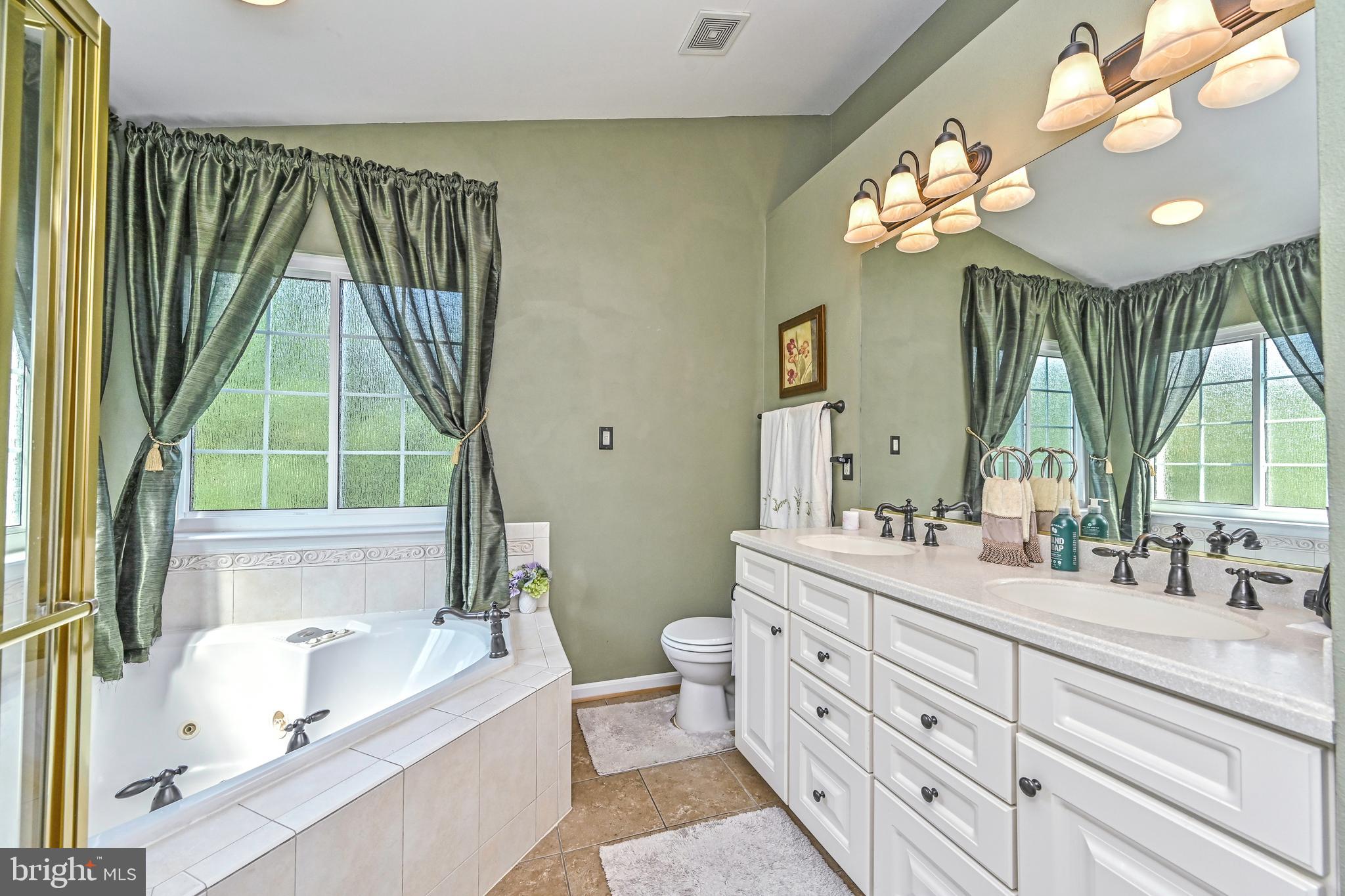 14340 Fallsmere Circle Gainesville, VA 20155 - Photo 34 of 62 OWNERS BATH