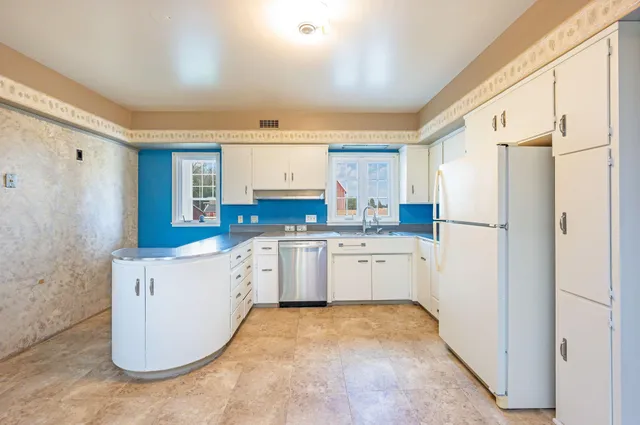 $379,000 | 43637 Highway 15, Truman, MN 56088