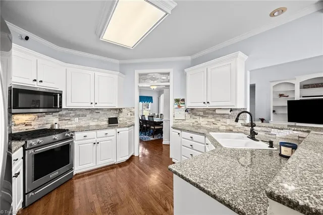 $925,000 | 2604 Northstream Court, Haw River, NC 27258