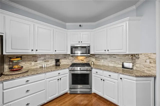 $925,000 | 2604 Northstream Court, Haw River, NC 27258