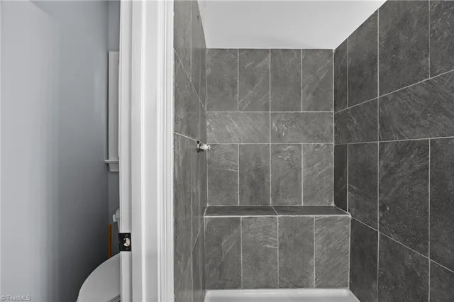 $925,000 | 2604 Northstream Court, Haw River, NC 27258