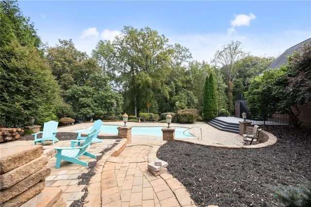 $925,000 | 2604 Northstream Court, Haw River, NC 27258