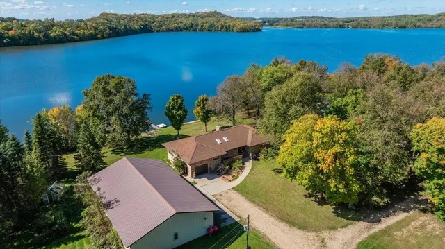 $1,000,000 | 13505 485th Avenue, Parkers Prairie, MN 56361