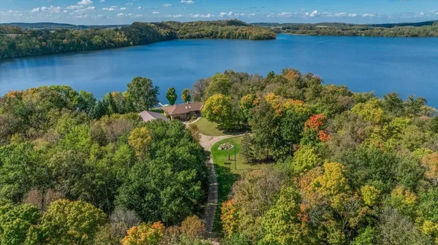 $1,000,000 | 13505 485th Avenue, Parkers Prairie, MN 56361