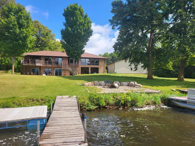 $1,000,000 | 13505 485th Avenue, Parkers Prairie, MN 56361