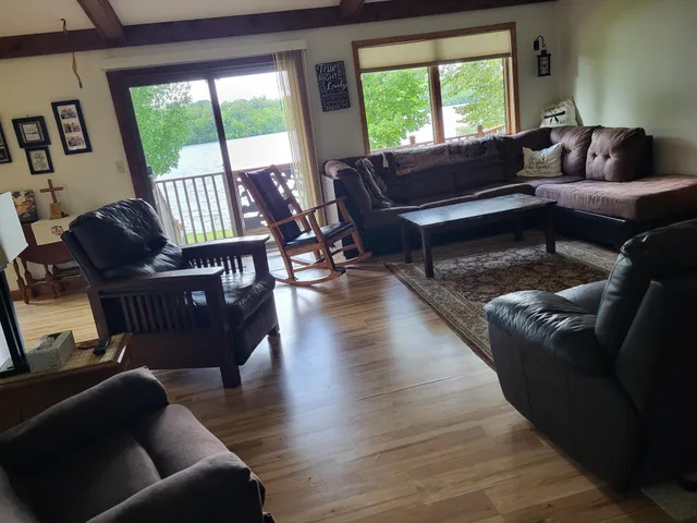 $1,000,000 | 13505 485th Avenue, Parkers Prairie, MN 56361