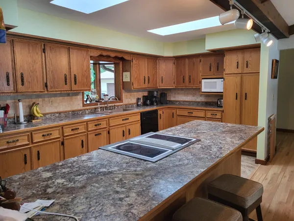 $1,000,000 | 13505 485th Avenue, Parkers Prairie, MN 56361