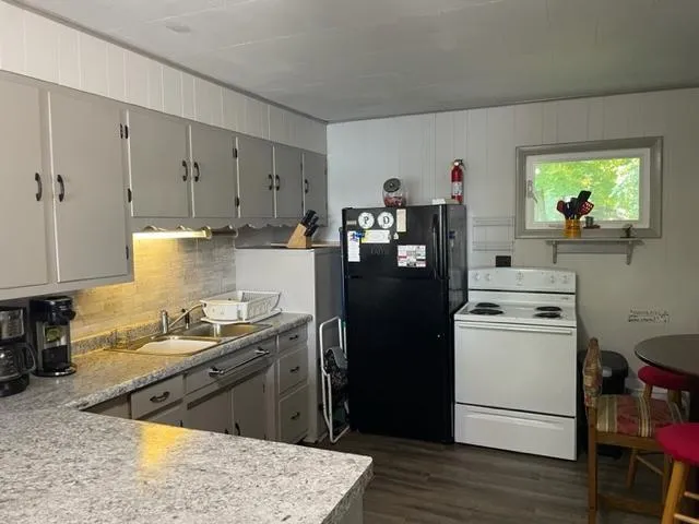 $1,000,000 | 13505 485th Avenue, Parkers Prairie, MN 56361