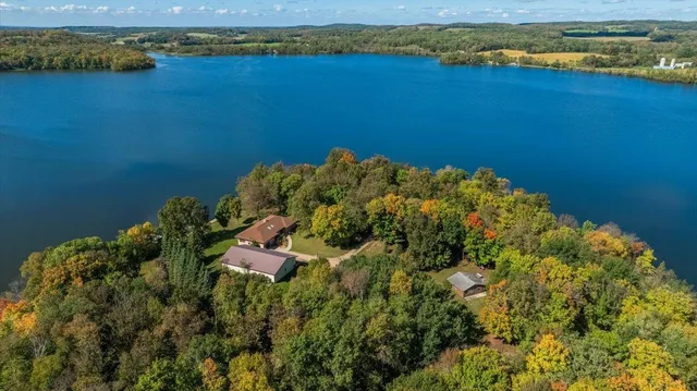 $1,000,000 | 13505 485th Avenue, Parkers Prairie, MN 56361