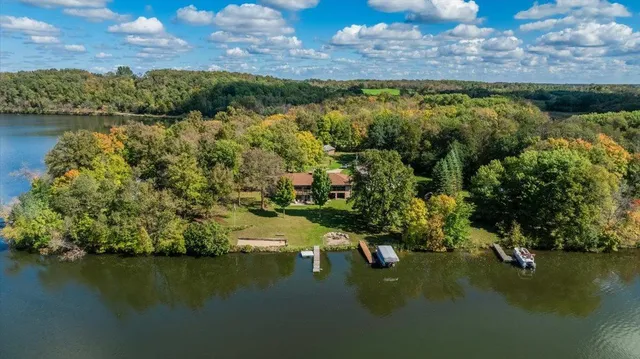 $1,000,000 | 13505 485th Avenue, Parkers Prairie, MN 56361