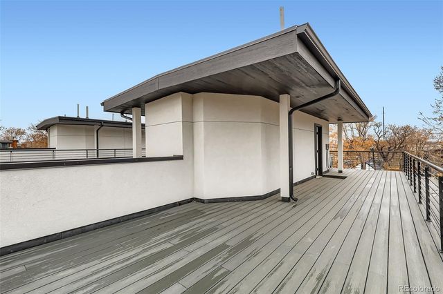 a house view with a outdoor space