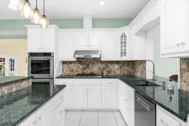 $1,150,000 | 21 Country Place, Lebanon, NJ 08833