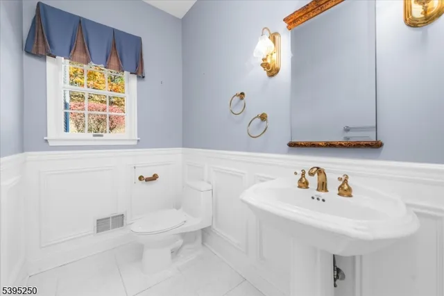 $1,150,000 | 21 Country Place, Lebanon, NJ 08833