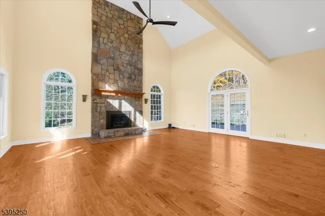 $1,150,000 | 21 Country Place, Lebanon, NJ 08833