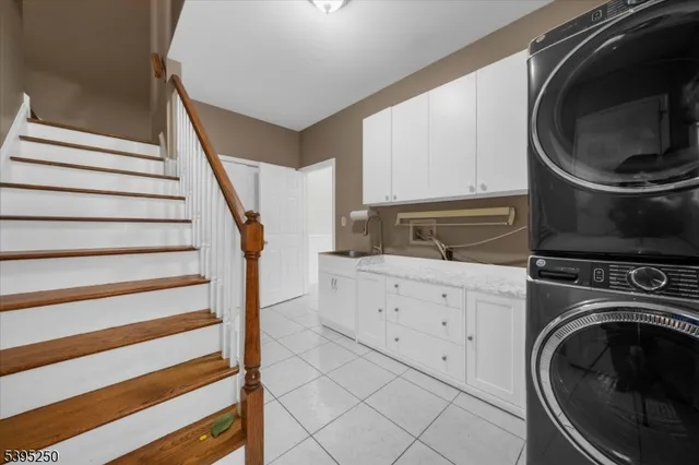 $1,150,000 | 21 Country Place, Lebanon, NJ 08833