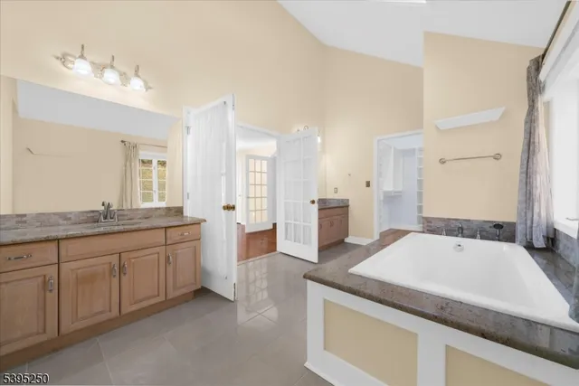 $1,150,000 | 21 Country Place, Lebanon, NJ 08833