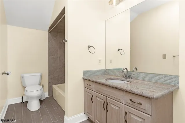 $1,150,000 | 21 Country Place, Lebanon, NJ 08833