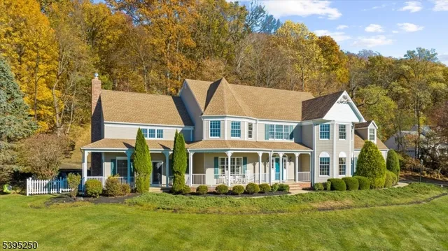 $1,150,000 | 21 Country Place, Lebanon, NJ 08833