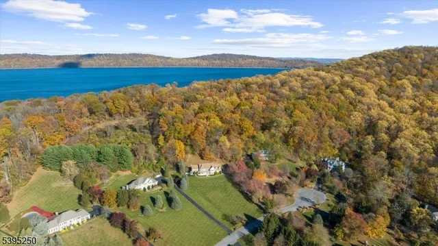 $1,150,000 | 21 Country Place, Lebanon, NJ 08833