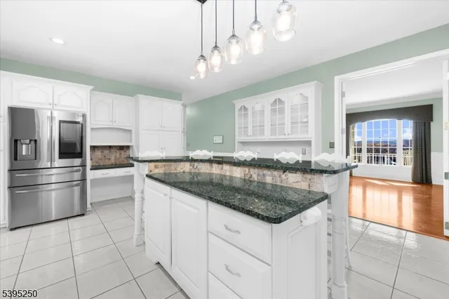 $1,150,000 | 21 Country Place, Lebanon, NJ 08833