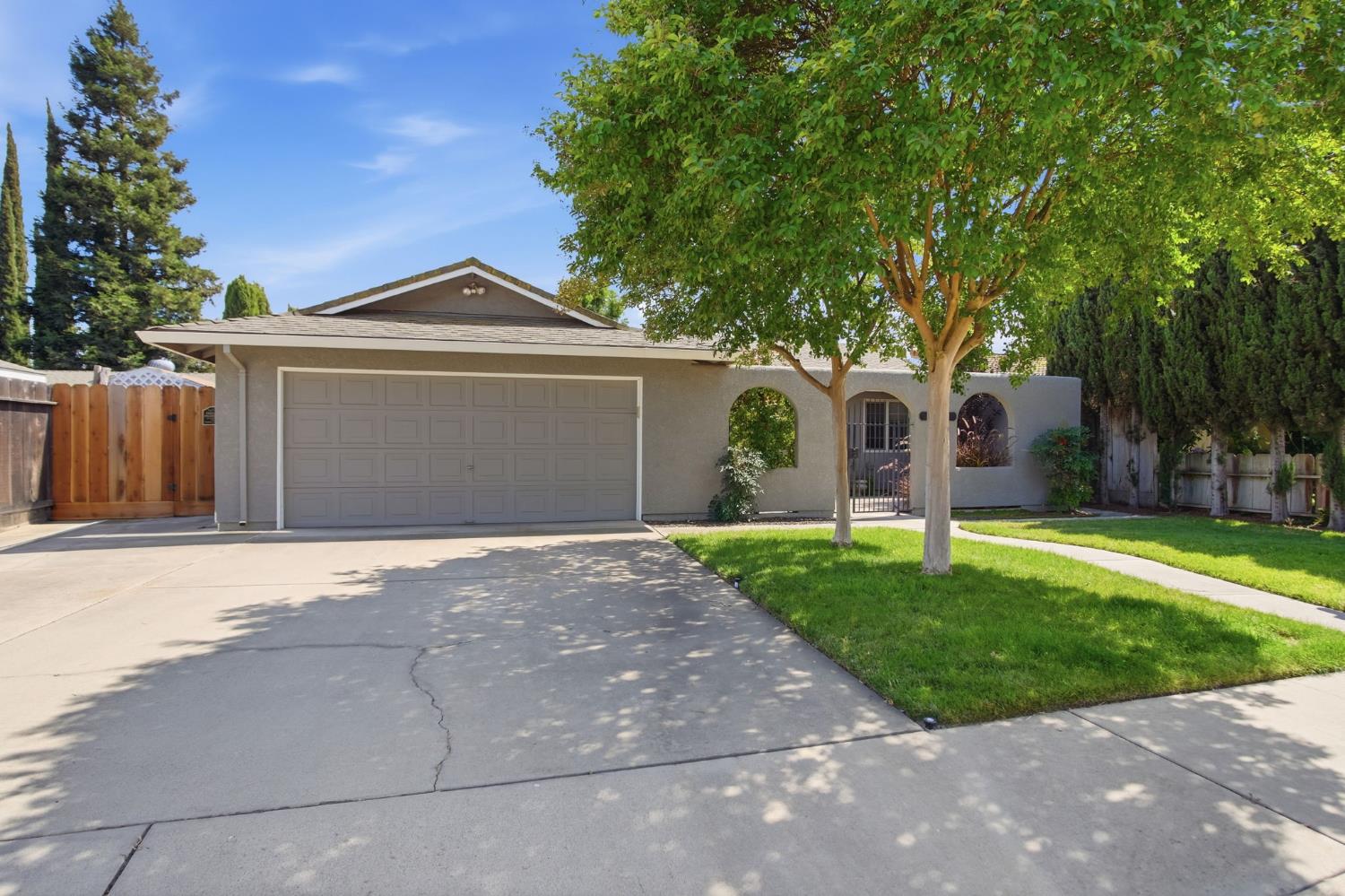 1070 Georgetown Avenue Turlock, CA 95382 - Photo 2 of 20