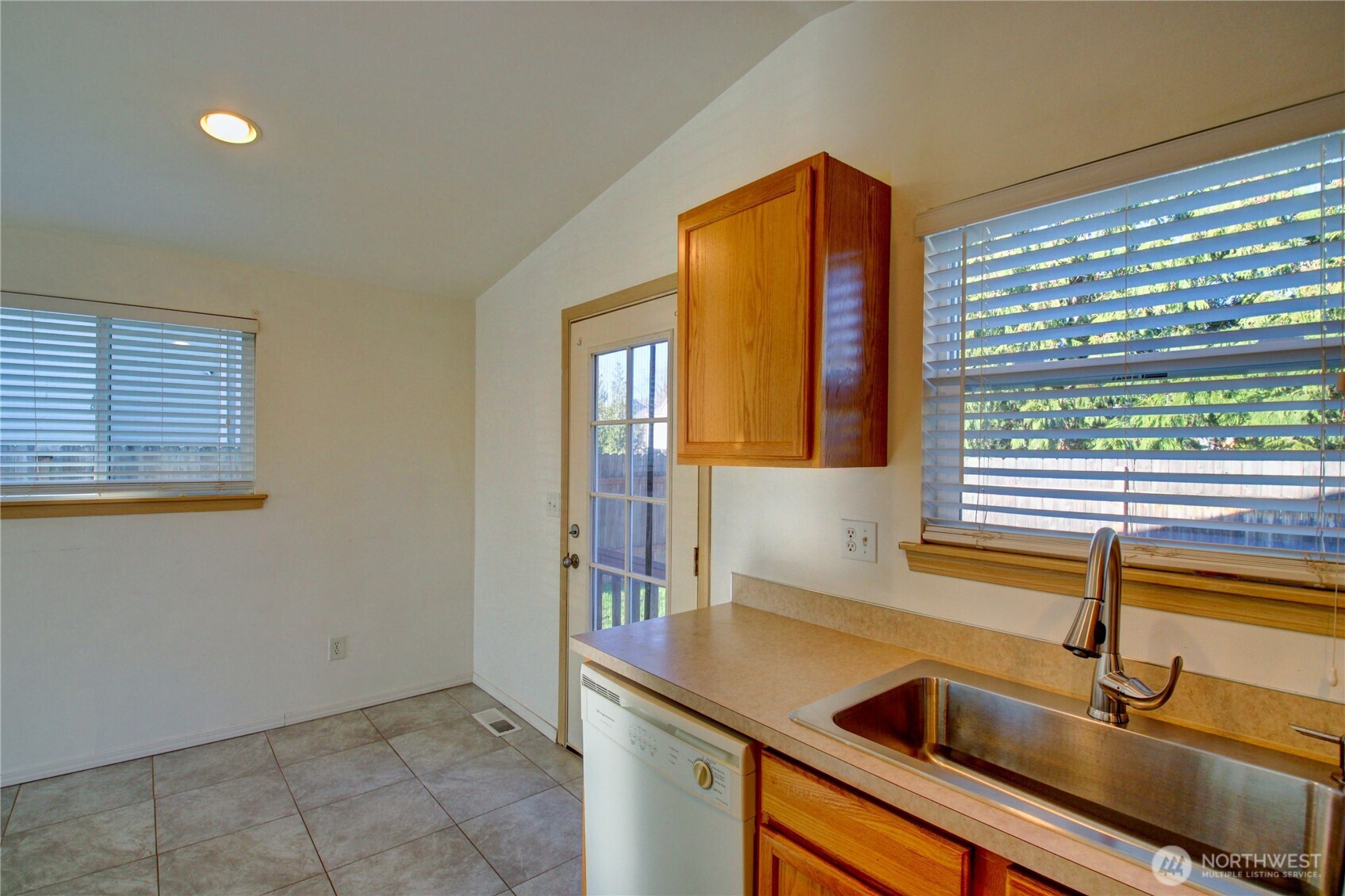 3005 Arbor Street Mount Vernon, WA 98273 - Photo 6 of 34