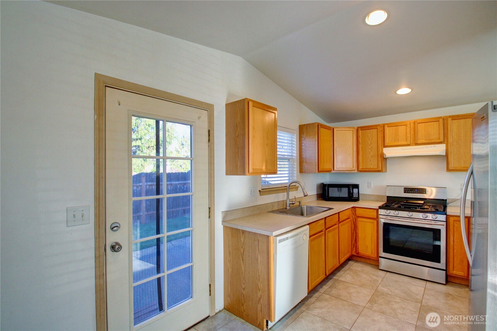 3005 Arbor Street Mount Vernon, WA 98273 - Photo 7 of 34