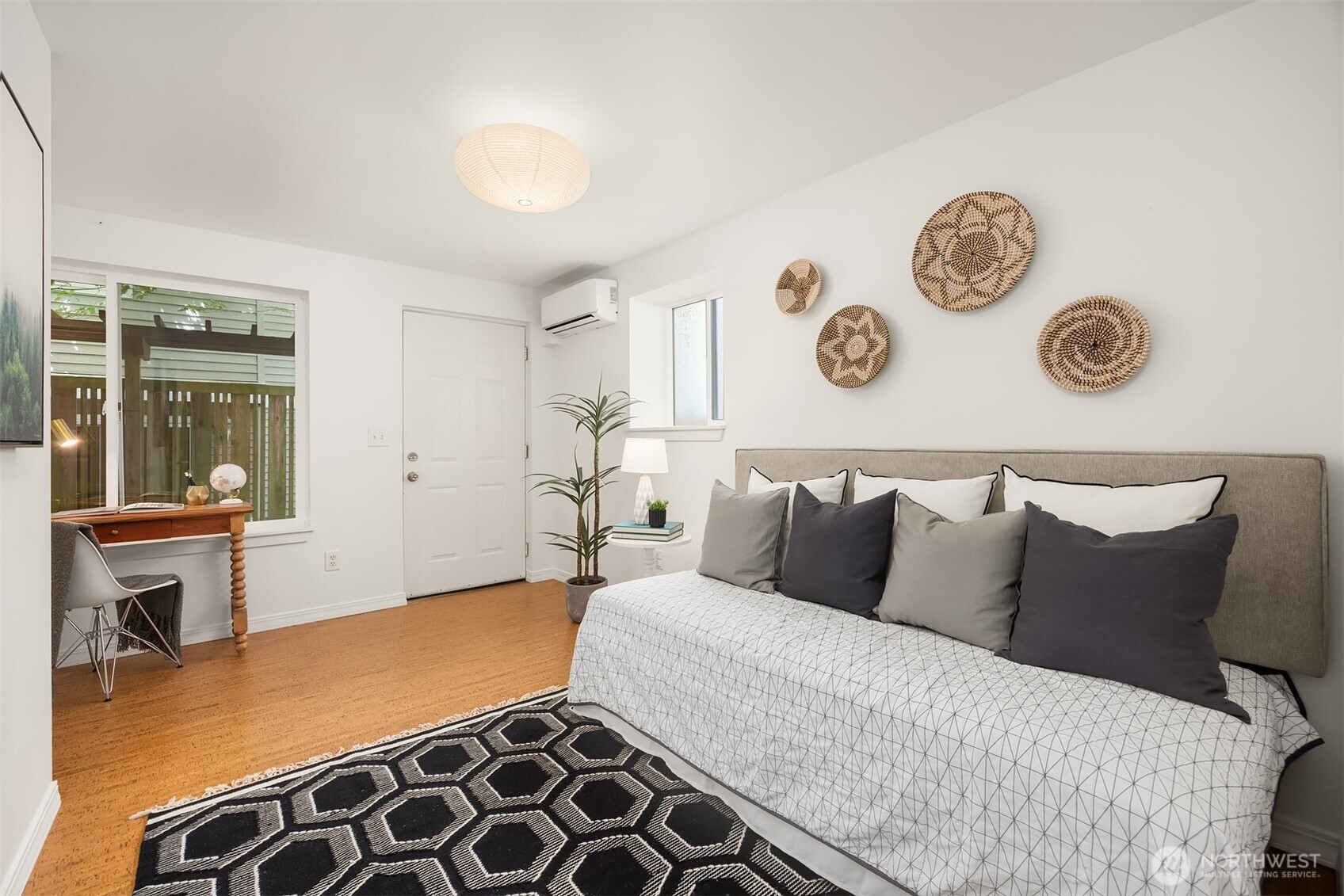 3300 B West Government Way Seattle, WA 98199 - Photo 15 of 23