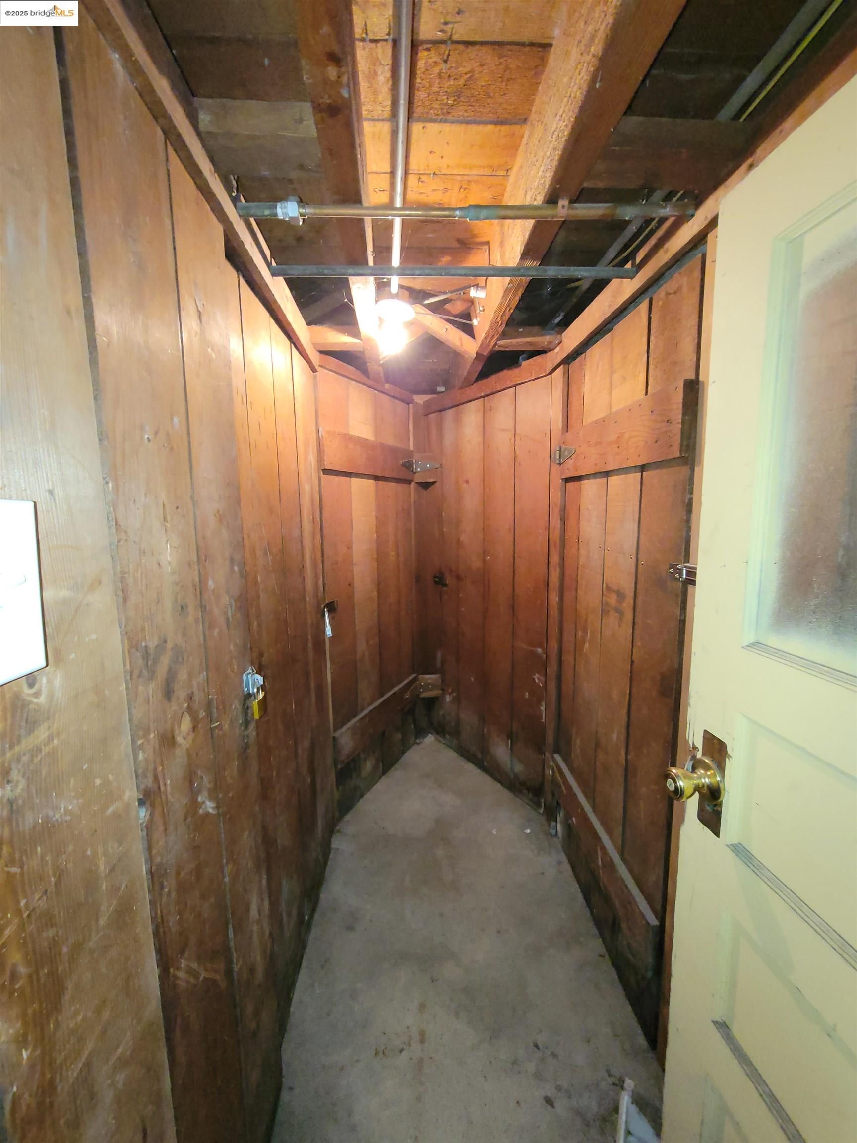 1901 Parker Street, Unit 3 Berkeley, CA 94704 - Photo 25 of 27 a view of a hallway