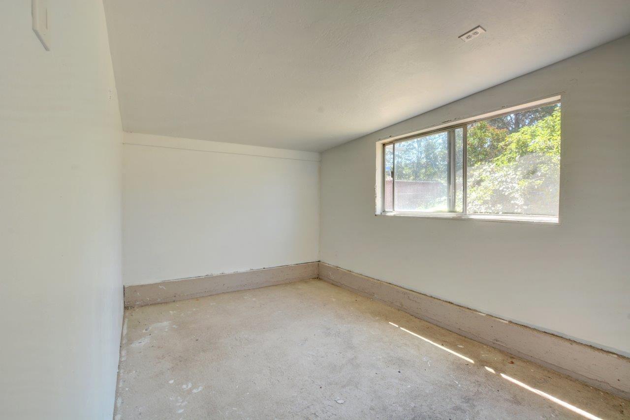365 West Harbeck Road Grants Pass, OR 97527 - Photo 18 of 23 DSC_6122_3_4