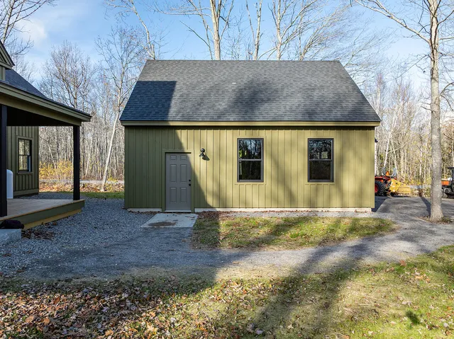 $975,000 | 185 Glenwood Lane, Northport, ME 04849