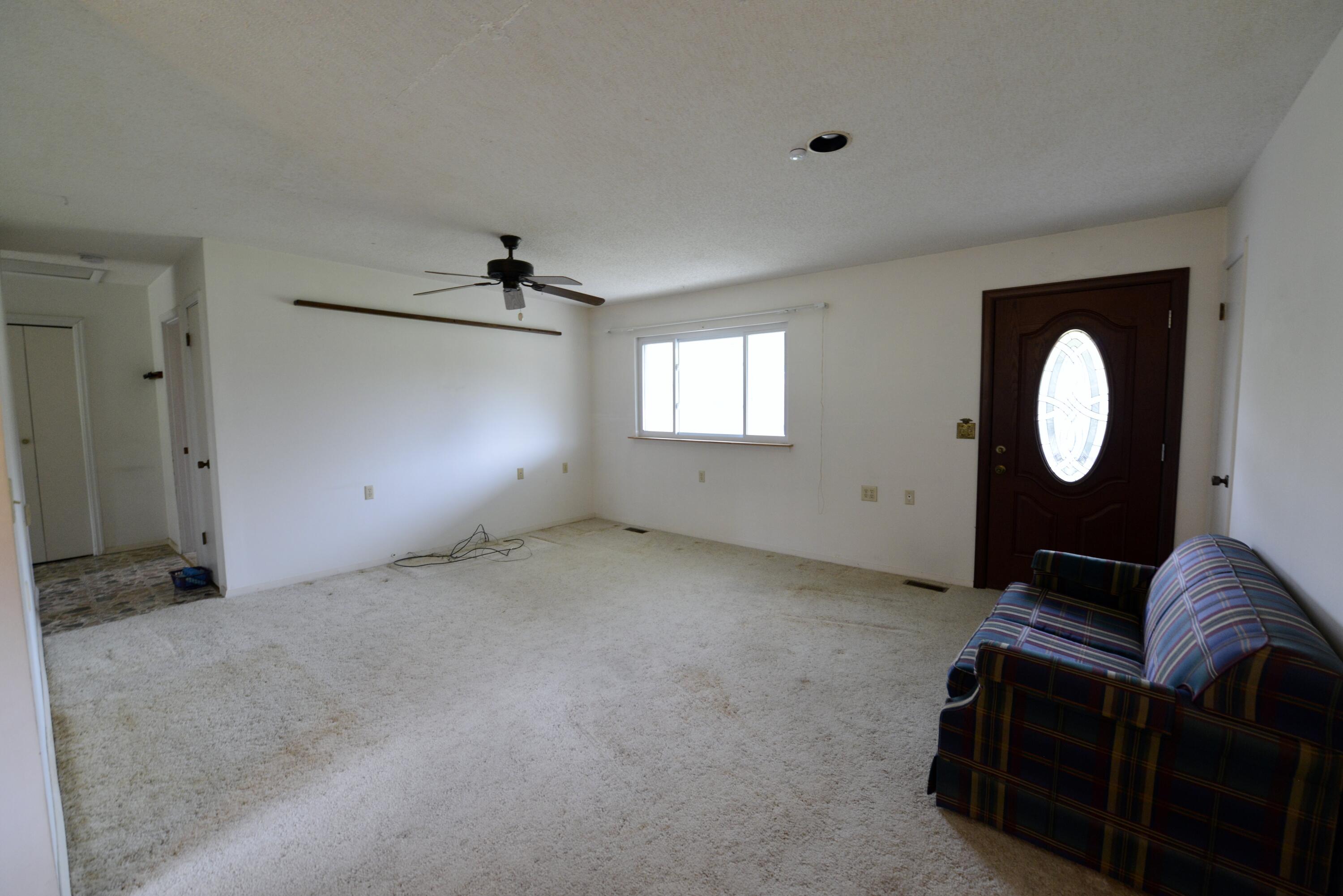 2202 Pierce Hill Road Dayton, TN 37321 - Photo 3 of 24 5-Living Room