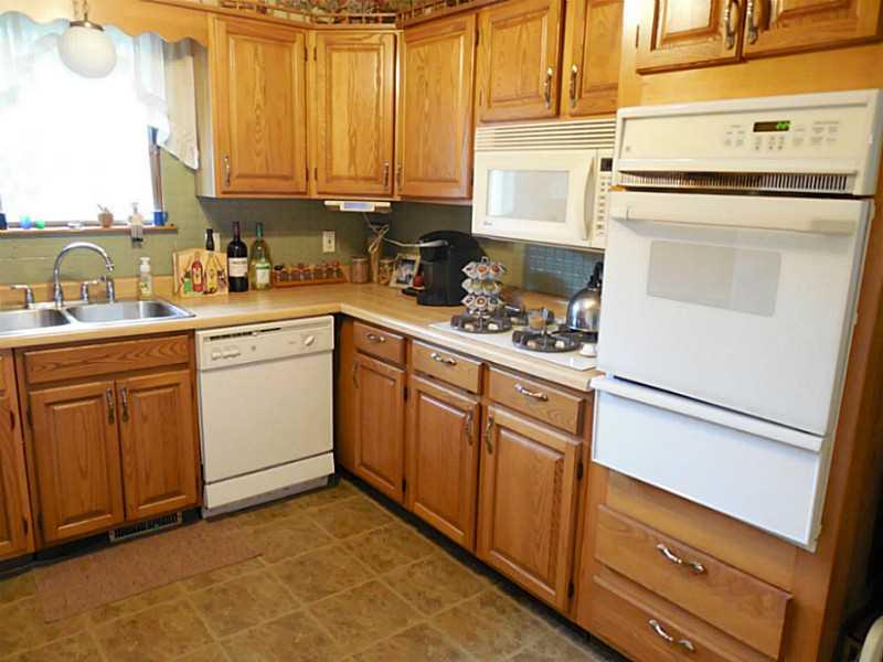 124 Mill Hill Road Elizabeth, PA 15037 - Photo 11 of 25 Kitchen. Dinner will be a real treat when cooked in this wonderful kitchen.
