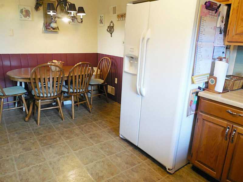 124 Mill Hill Road Elizabeth, PA 15037 - Photo 14 of 25 Kitchen. This country kitchen is just right for those who love to entertain and cook.