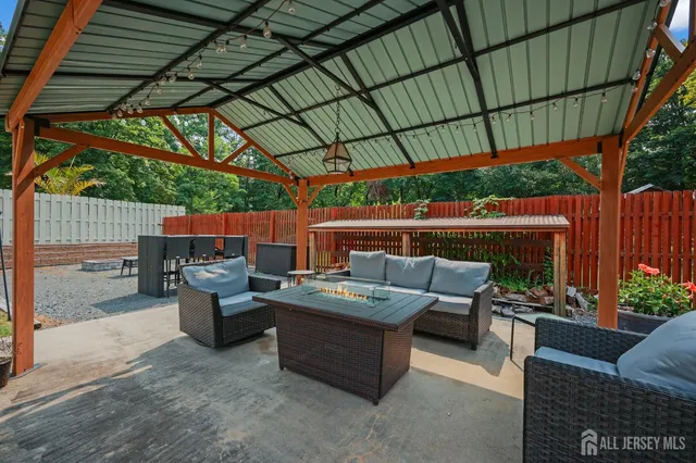 $819,900 | 7 Lake Avenue, Helmetta, NJ 08828