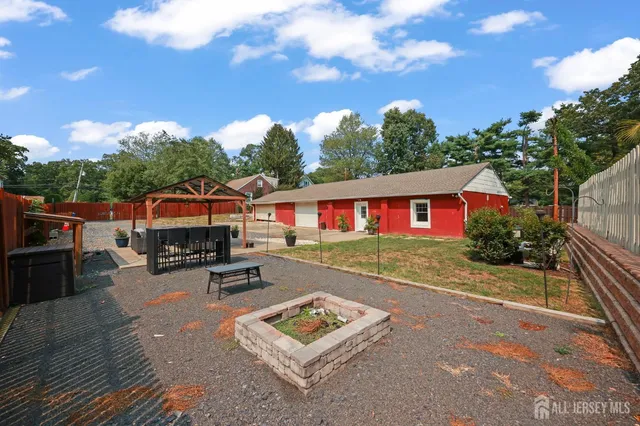 $819,900 | 7 Lake Avenue, Helmetta, NJ 08828