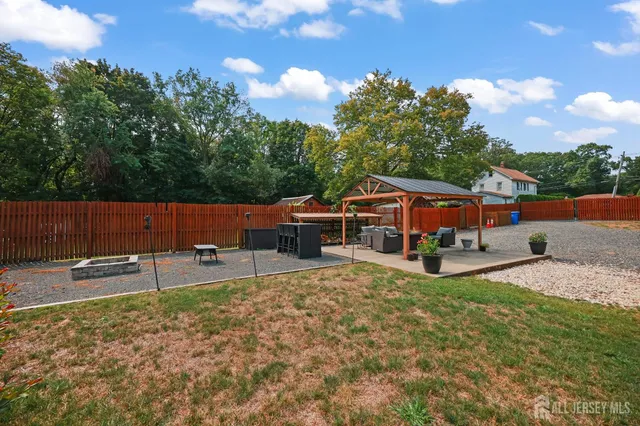 $819,900 | 7 Lake Avenue, Helmetta, NJ 08828