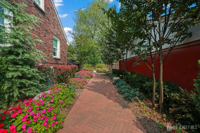 $819,900 | 7 Lake Avenue, Helmetta, NJ 08828