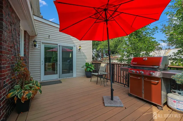 $819,900 | 7 Lake Avenue, Helmetta, NJ 08828