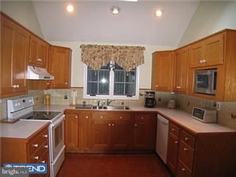 28 Chetwynd Road Paoli, PA 19301 - Photo 3 of 12