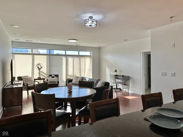 $369,000 | 802 North Meridian Street, Unit 204, Indianapolis, IN 46204