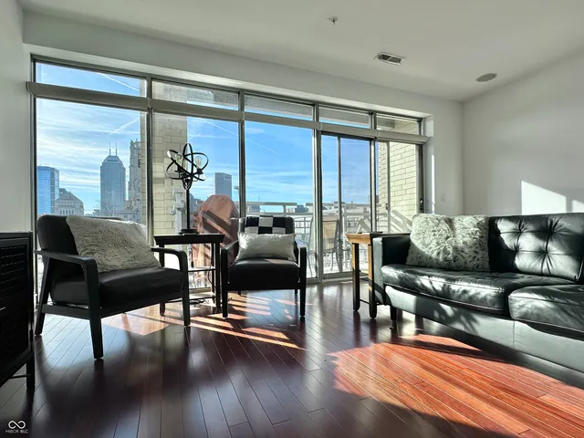 $369,000 | 802 North Meridian Street, Unit 204, Indianapolis, IN 46204