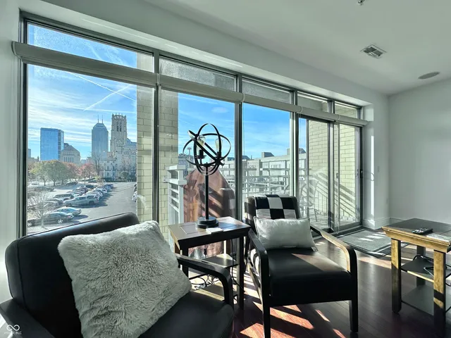 $369,000 | 802 North Meridian Street, Unit 204, Indianapolis, IN 46204