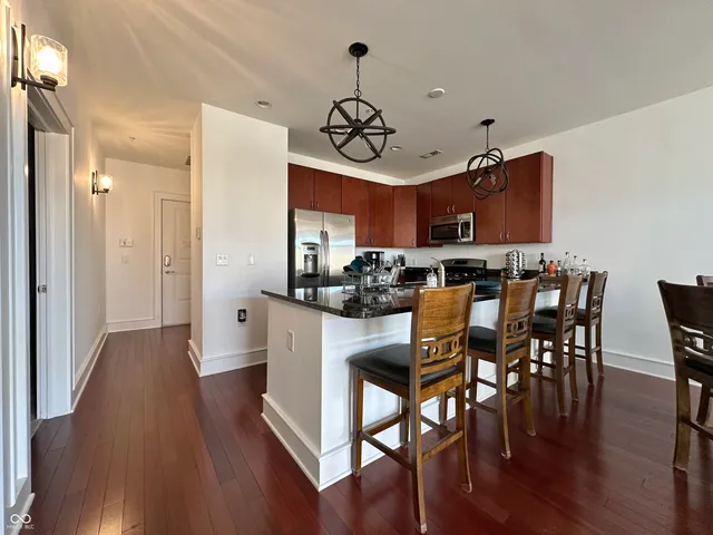 $369,000 | 802 North Meridian Street, Unit 204, Indianapolis, IN 46204