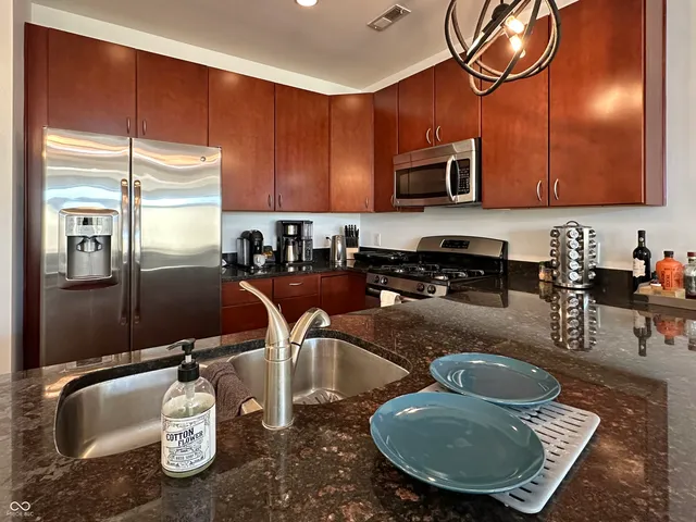 $369,000 | 802 North Meridian Street, Unit 204, Indianapolis, IN 46204