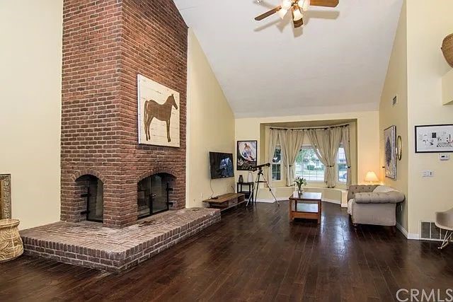 2463 Falling Oak Drive Riverside, CA 92506 - Photo 9 of 18
